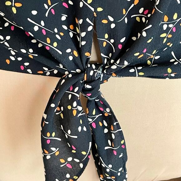 J. Jill Black Ditsy Leaf Print Tie Front Blouse Sz XS Casual Work Wear Career - Picture 5 of 9